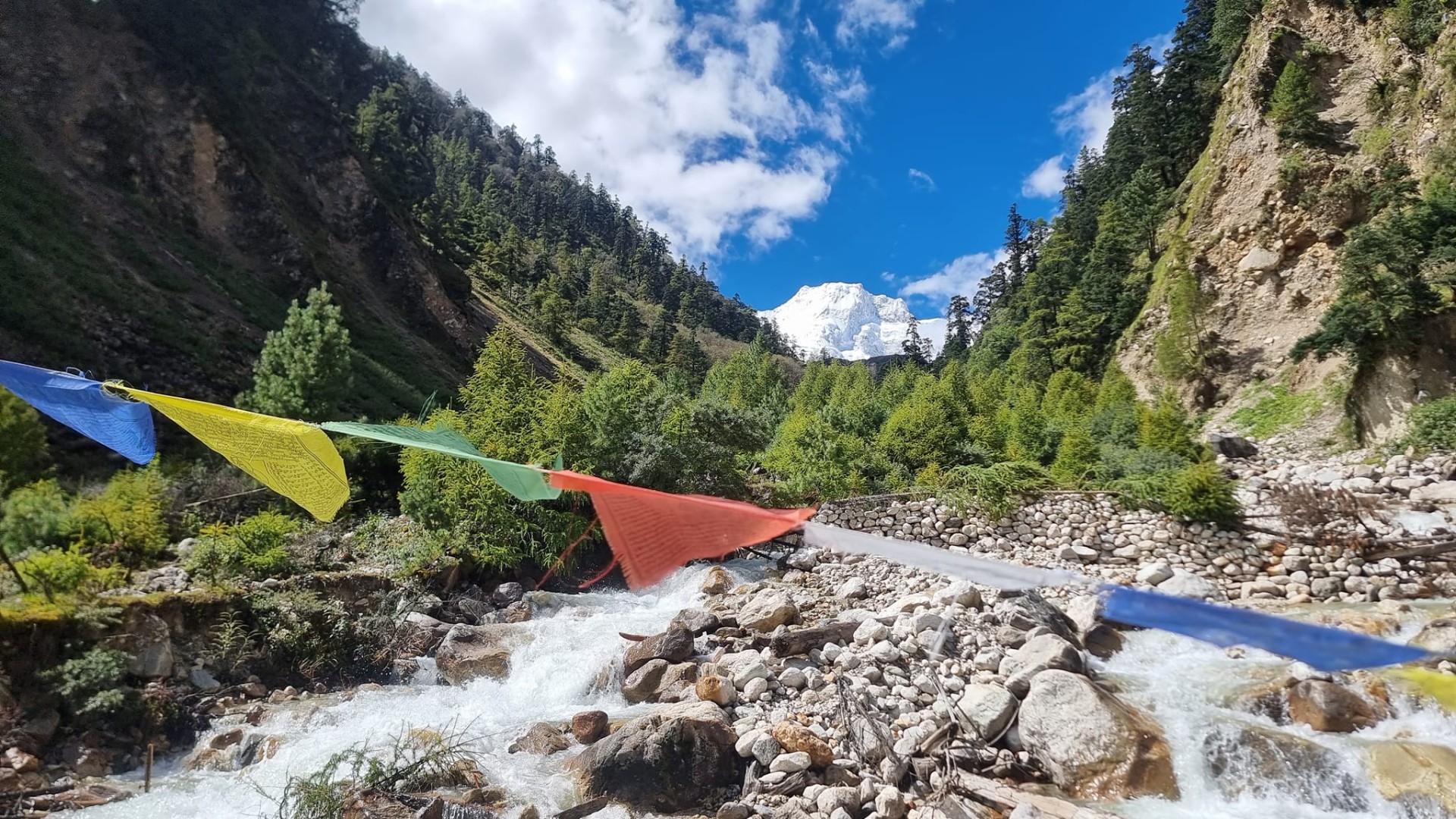 Tsum Valley, Manaslu & Larkey 5106m Pass Trek