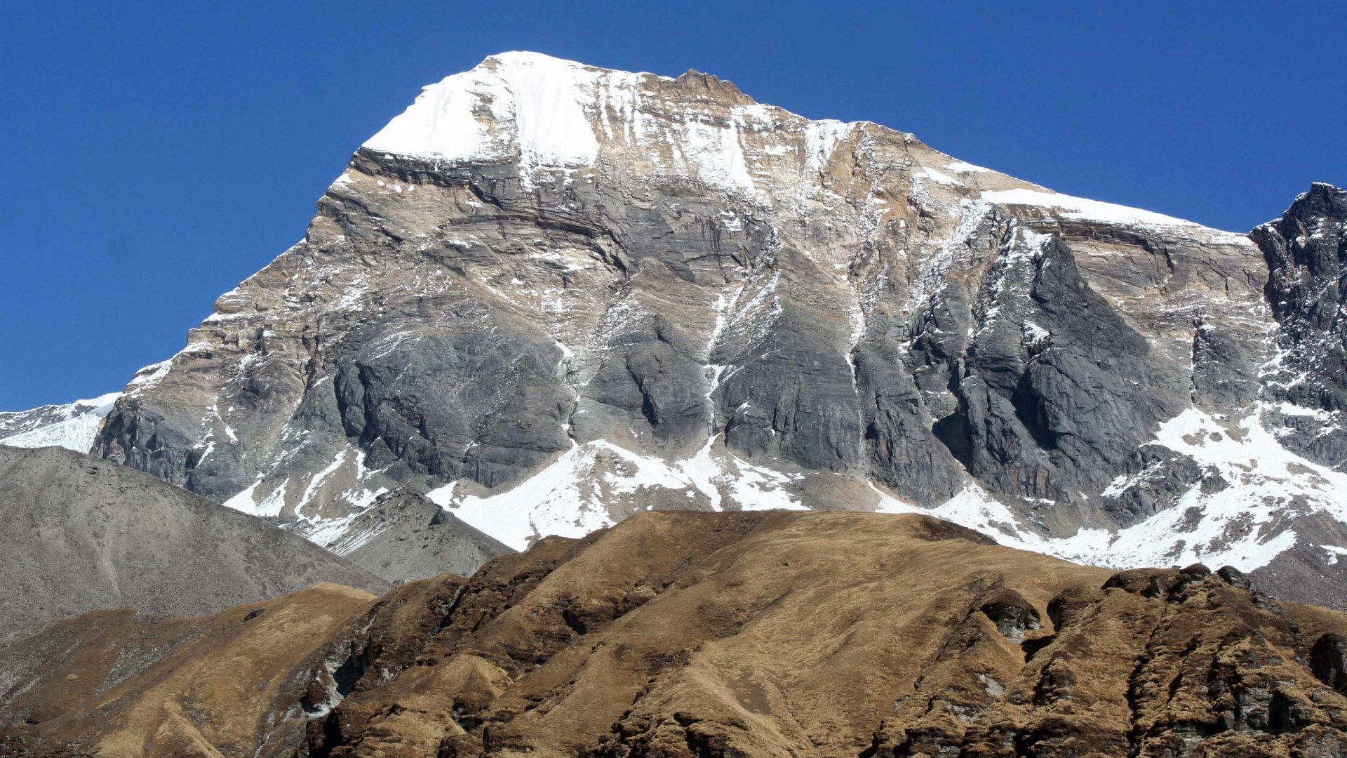 Tharpu Chuli (Tent Peak) 5,663 m. Climbing