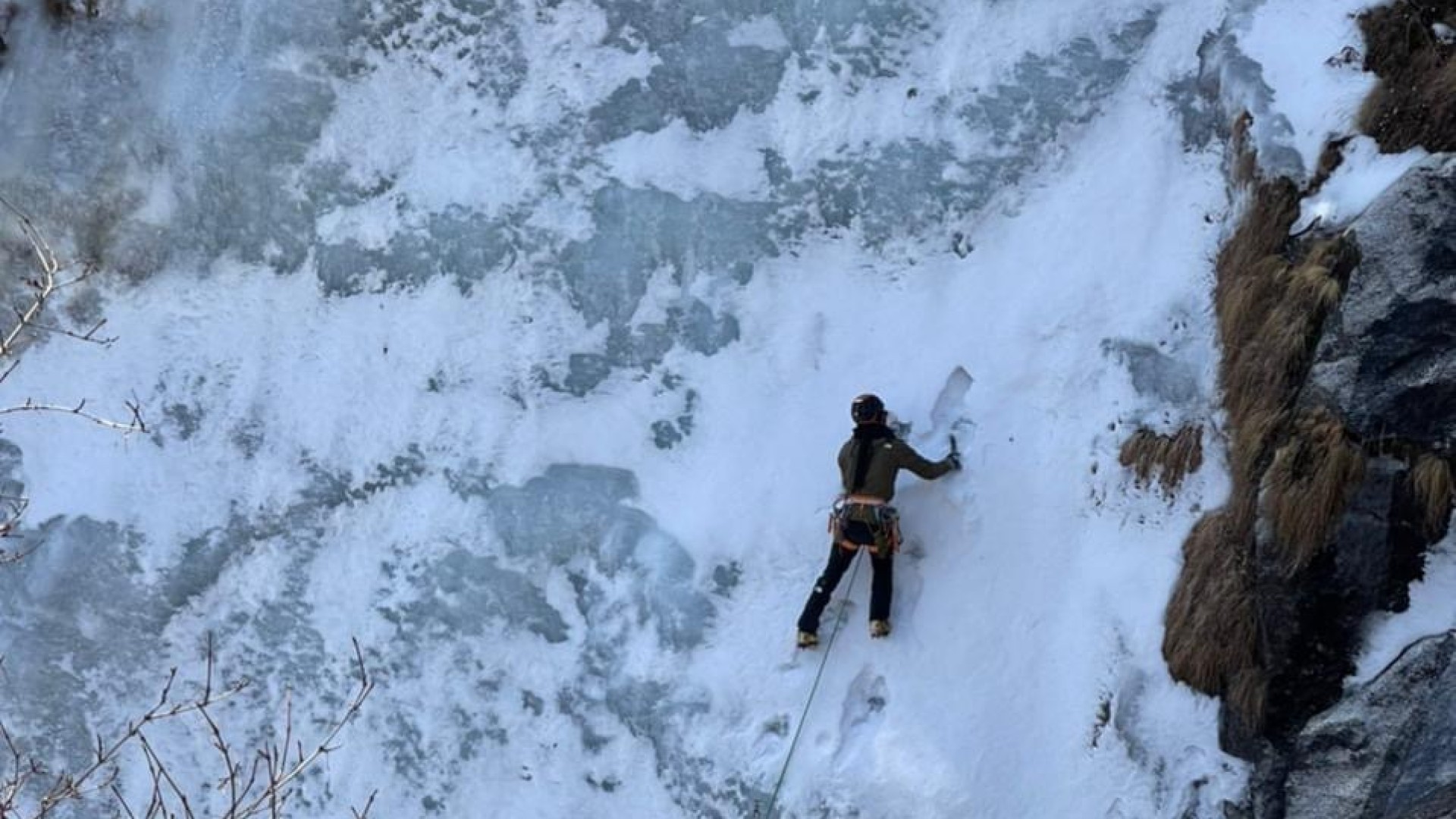 Kwangde Waterfall Ice Climbing